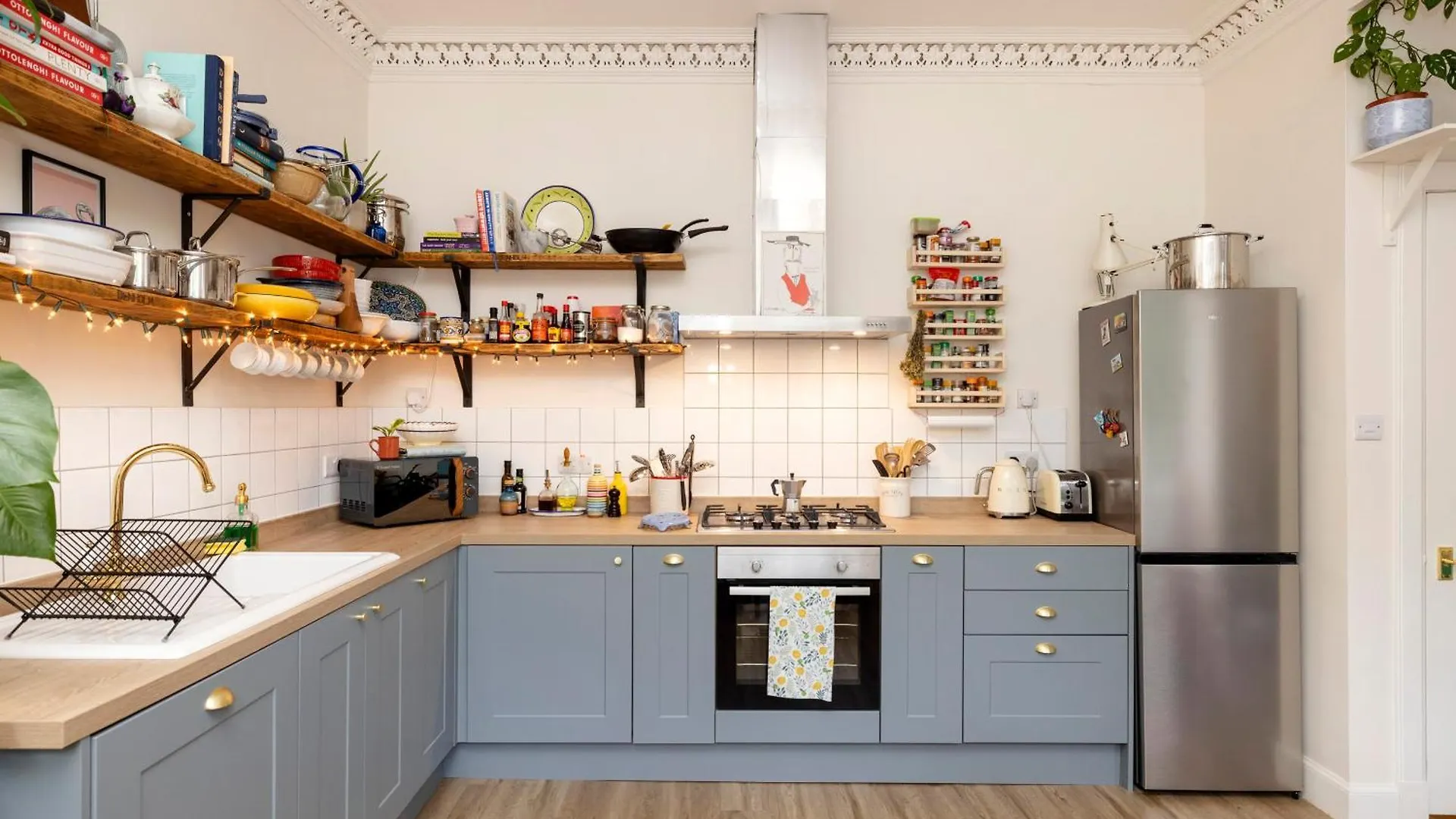 Inspiring 2-Bedroom Edinburgh Apartment