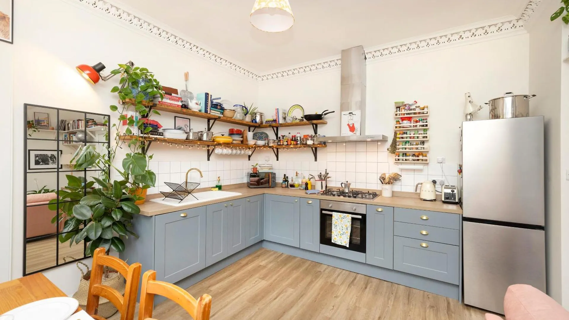 Inspiring 2-Bedroom Edinburgh Apartment