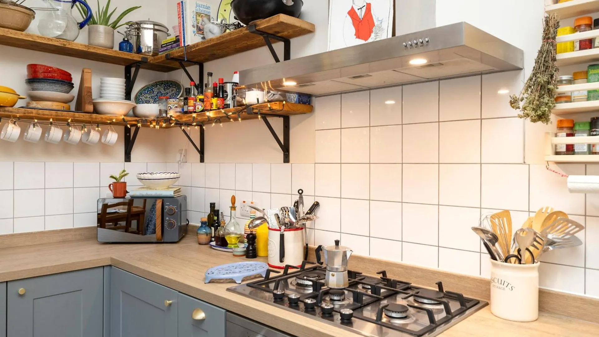 Inspiring 2-Bedroom Edinburgh Apartment