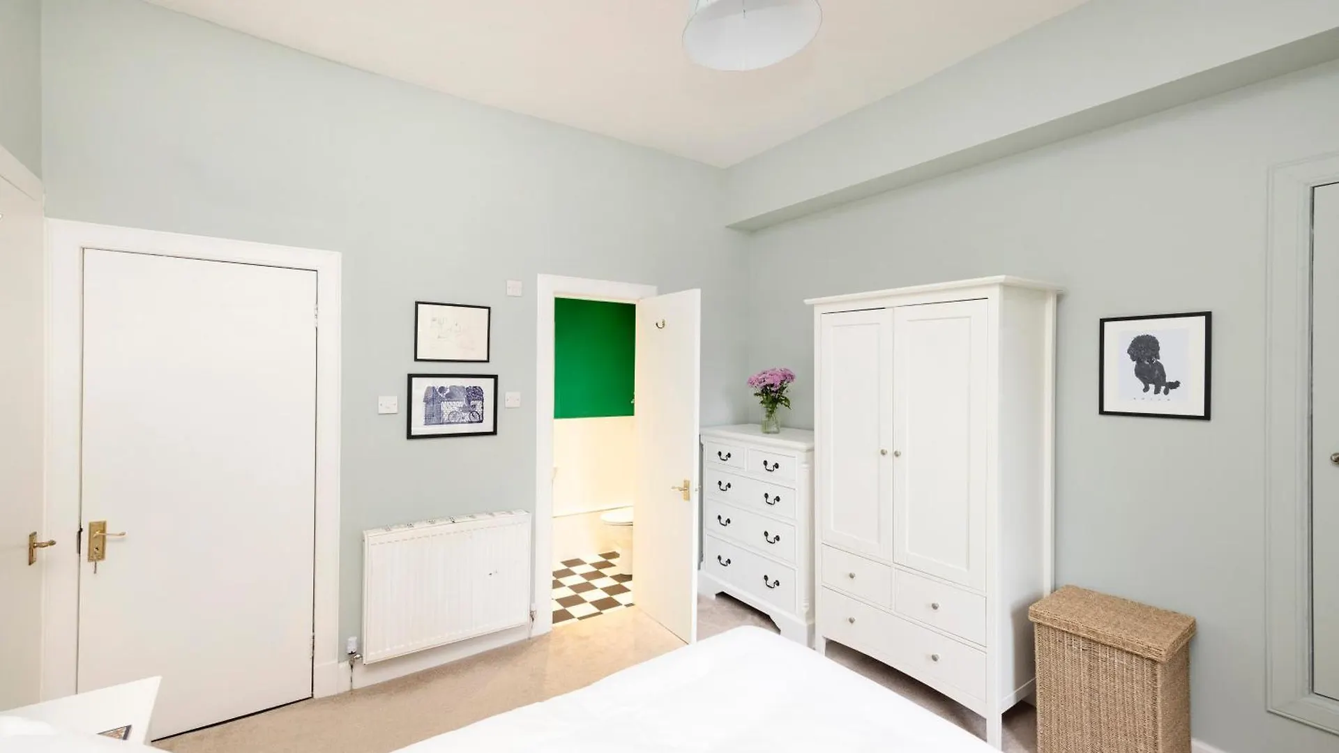 Inspiring 2-Bedroom Edinburgh Apartment