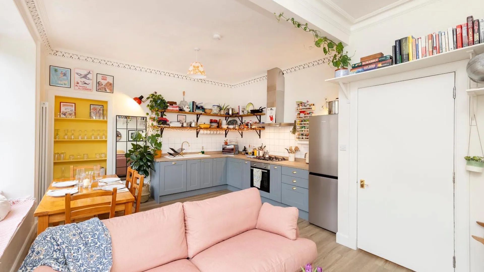 Inspiring 2-Bedroom Edinburgh Apartment